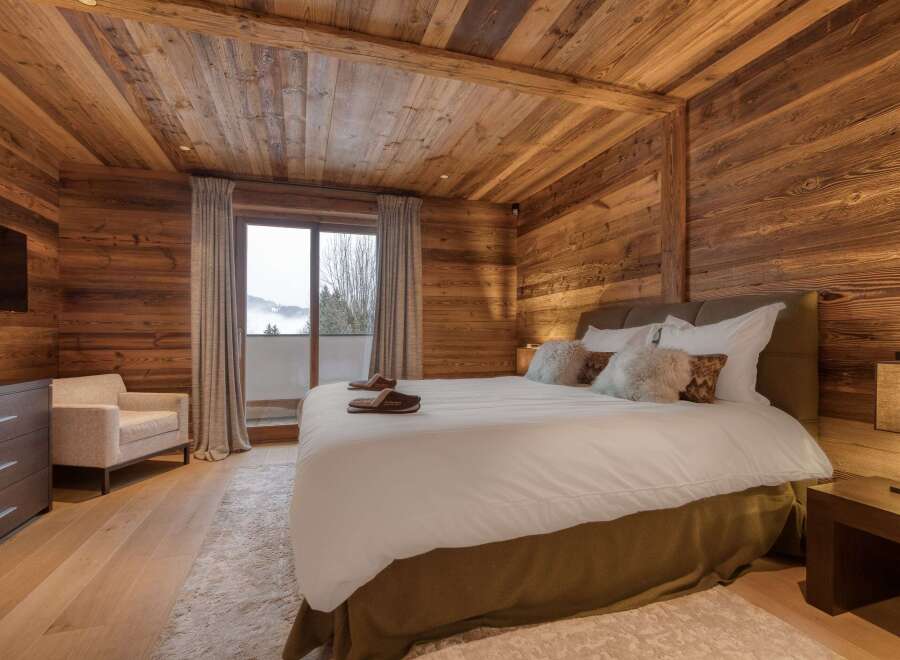 Experience the ultimate in luxury and comfort in this stunning bedroom.