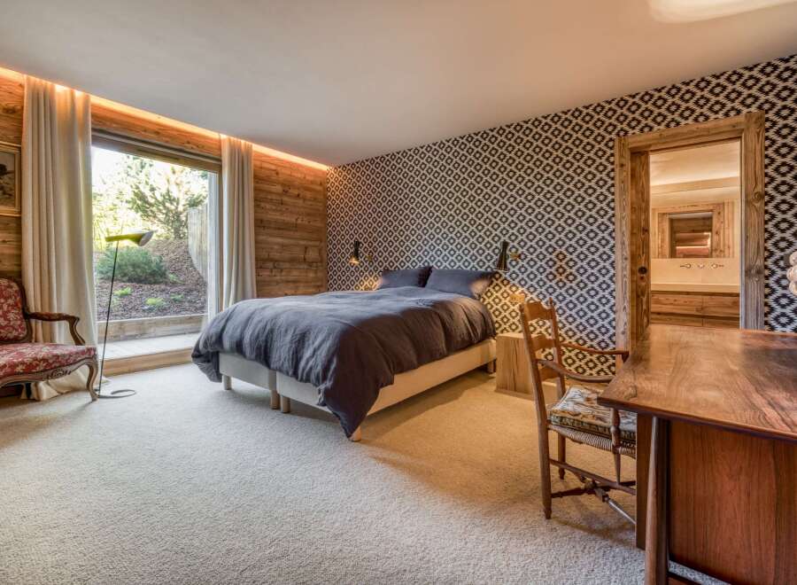 Experience the epitome of rustic elegance in this stunning bedroom.