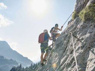 Explore the thrill of mountain climbing with breathtaking views! This property offers unparalleled access to stunning natural landscapes, perfect for outdoor enthusiasts.