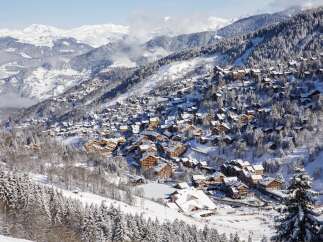 Nestled in the heart of the French Alps, this stunning chalet offers breathtaking views of snow-capped mountains and a charming village.