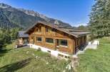 This stunning chalet boasts a prime location in the French Alps, offering breathtaking mountain views.
