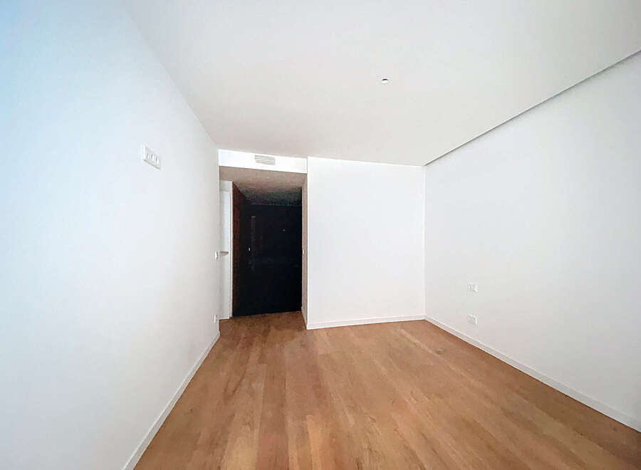 This stunning property boasts a spacious, bright room with gleaming hardwood floors and crisp white walls.