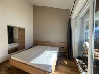 Discover a cozy bedroom with a modern design.
