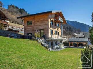 Discover your dream chalet in the heart of the Alps! This stunning property boasts a modern design with wooden accents, offering a warm and inviting atmosphere.