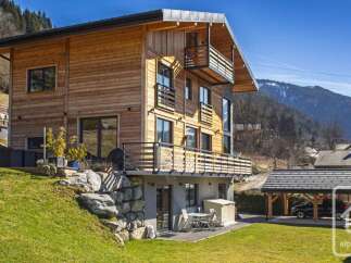 Discover this stunning wooden chalet nestled in a picturesque mountain setting.