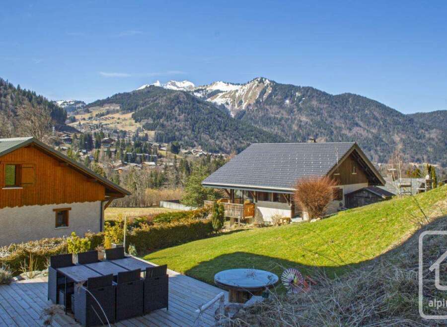 Discover your dream alpine retreat! This stunning property boasts breathtaking mountain views and a serene, natural setting.