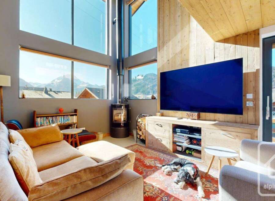 Experience luxury living in this stunning property with breathtaking mountain views.