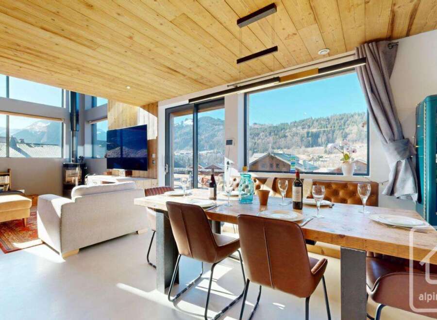 Experience luxury living in this stunning property with breathtaking mountain views.