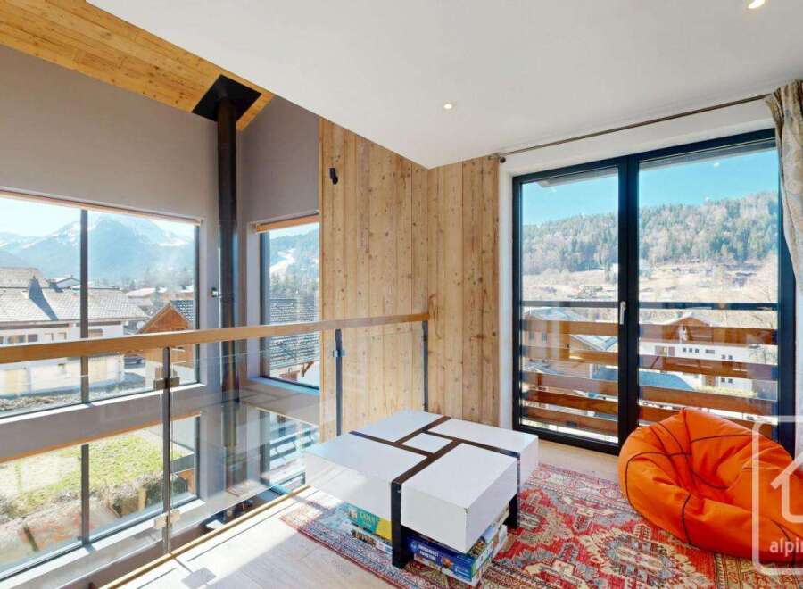 Experience luxury living with breathtaking mountain views in this stunning property.