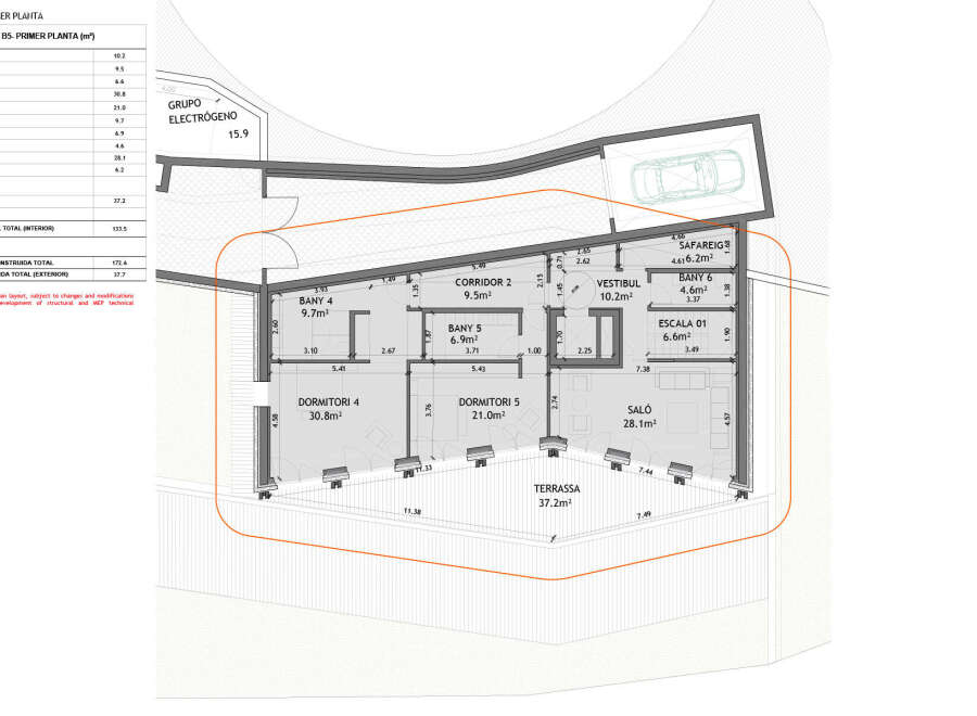 Discover this spacious first-floor apartment featuring a large living room (28.
