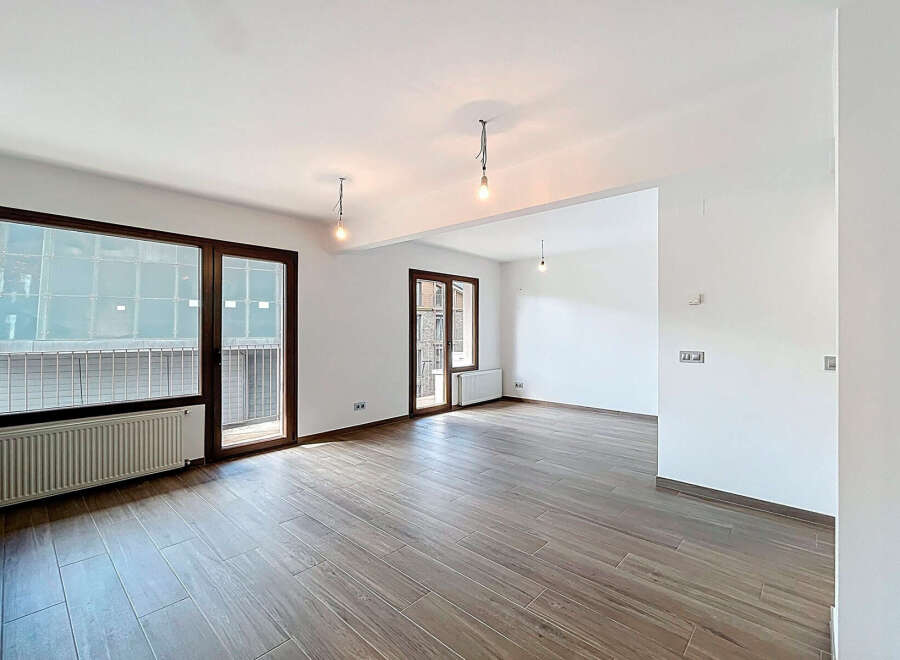 Discover this bright and airy living space, featuring stunning hardwood floors and ample natural light.