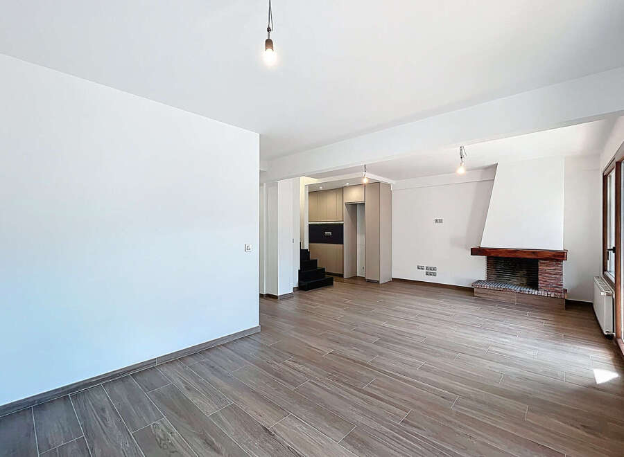 Discover the elegance of this modern living space, featuring a spacious layout and stylish design.