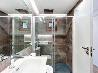 Step into luxury with this modern bathroom design.