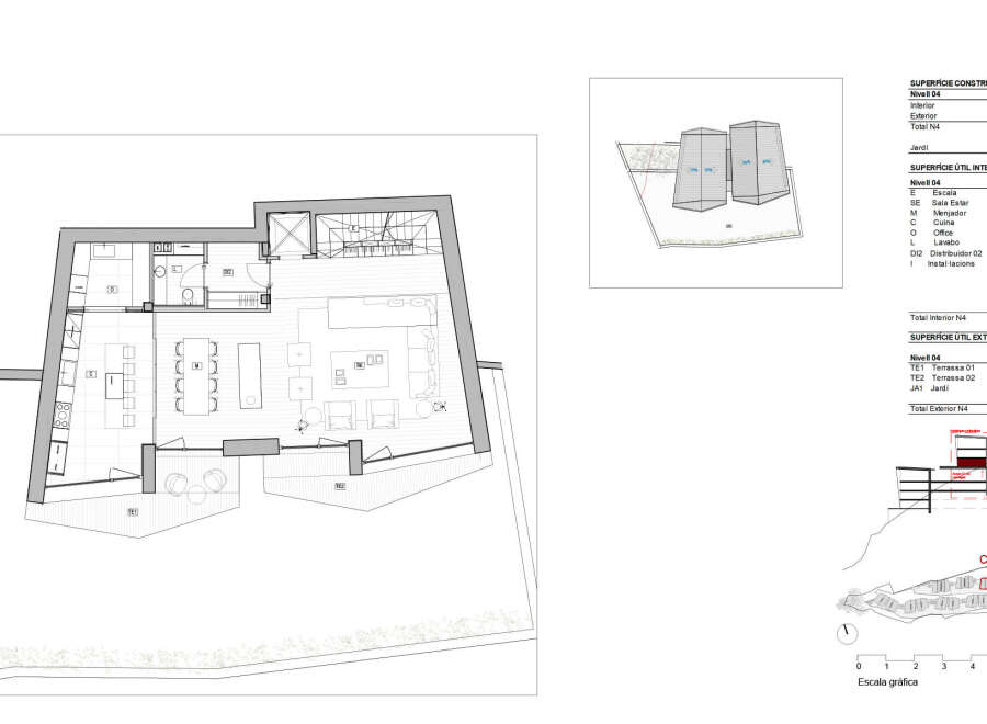 This floor plan showcases a luxurious property with detailed interior and exterior spaces.