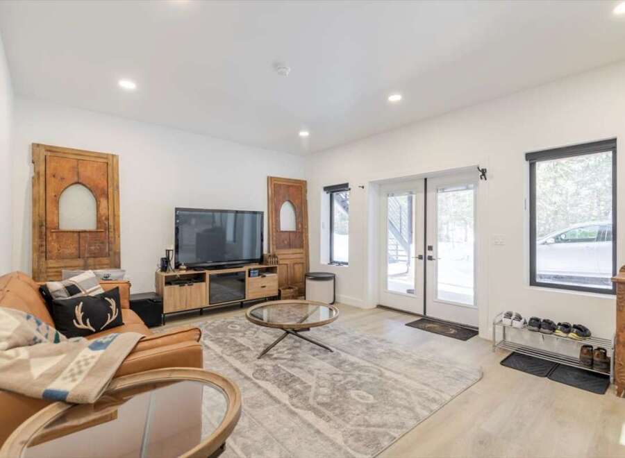 Step into a beautifully designed living space, perfect for relaxation and entertainment.
