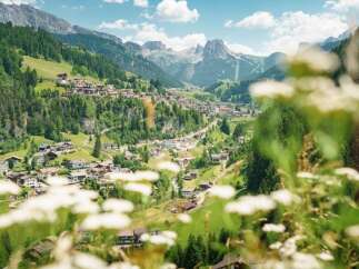 Nestled in a breathtaking mountain valley, this idyllic village offers stunning views and a tranquil atmosphere.