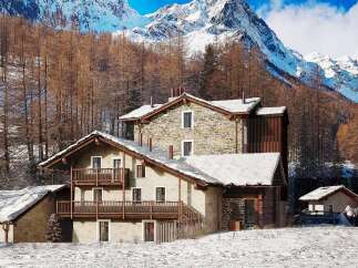 Discover this stunning chalet nestled in the heart of the Swiss Alps.