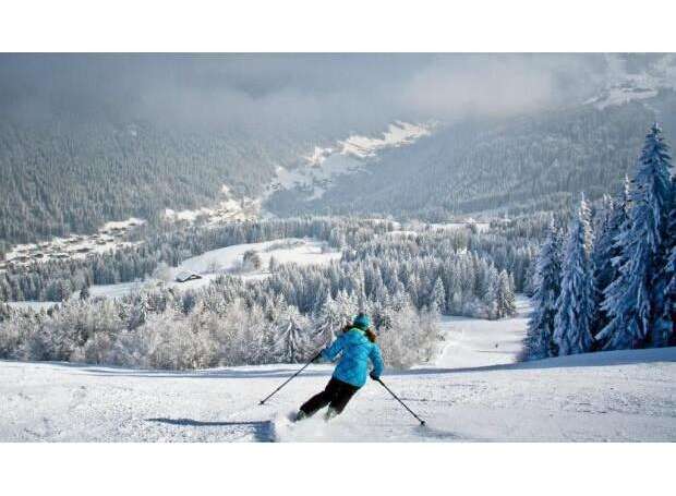 Experience breathtaking panoramic views of snow-capped mountains and pristine forests from this stunning ski resort.