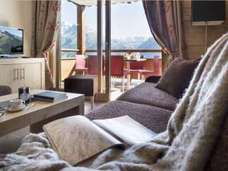 This luxurious apartment boasts breathtaking mountain views from its spacious living area.