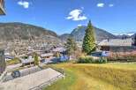 Mountain view chalet with parking and private garden.