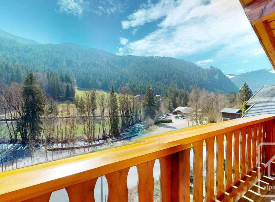 This stunning property boasts breathtaking views of the majestic mountains, offering a serene escape in a picturesque setting.