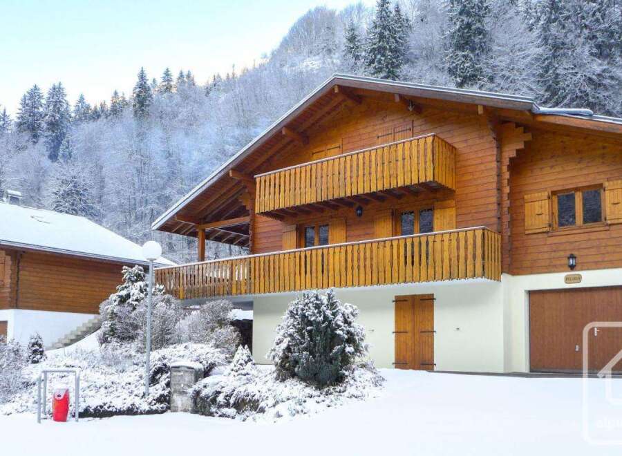 This stunning chalet boasts a prime location in a snow-covered mountain setting, offering breathtaking views.