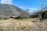 Discover a stunning property nestled in a picturesque mountain setting.
