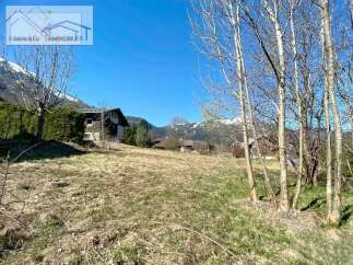 Discover a charming property nestled in a picturesque landscape.