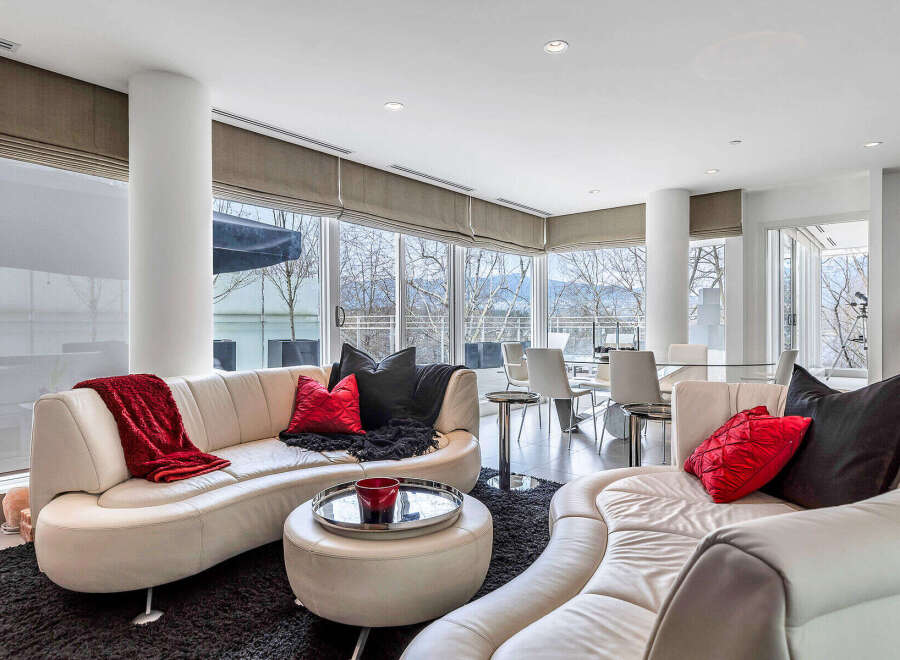 Luxurious condo with breathtaking panoramic views.
