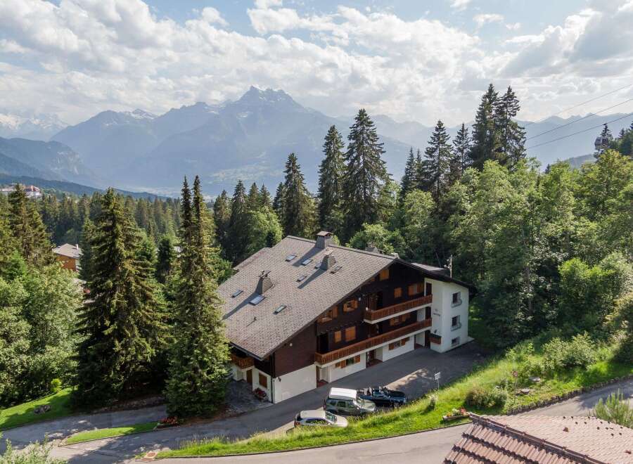 Nestled amidst the stunning Swiss Alps, this charming chalet offers a perfect blend of tranquility and adventure.