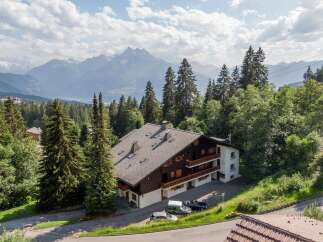 Nestled amidst the stunning Swiss Alps, this charming chalet offers a perfect blend of tranquility and adventure.
