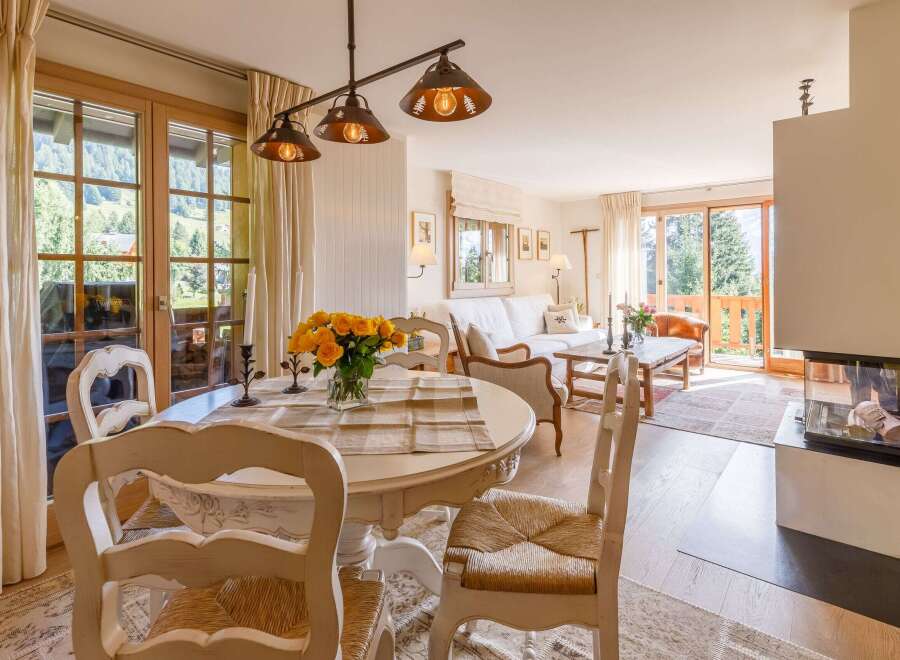 Experience the charm of this inviting living space, perfect for relaxation and entertaining.