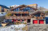 This stunning chalet boasts a prime location in the French Alps, offering breathtaking mountain views.