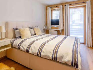 This cozy bedroom features a comfortable bed with stylish bedding and plush pillows.