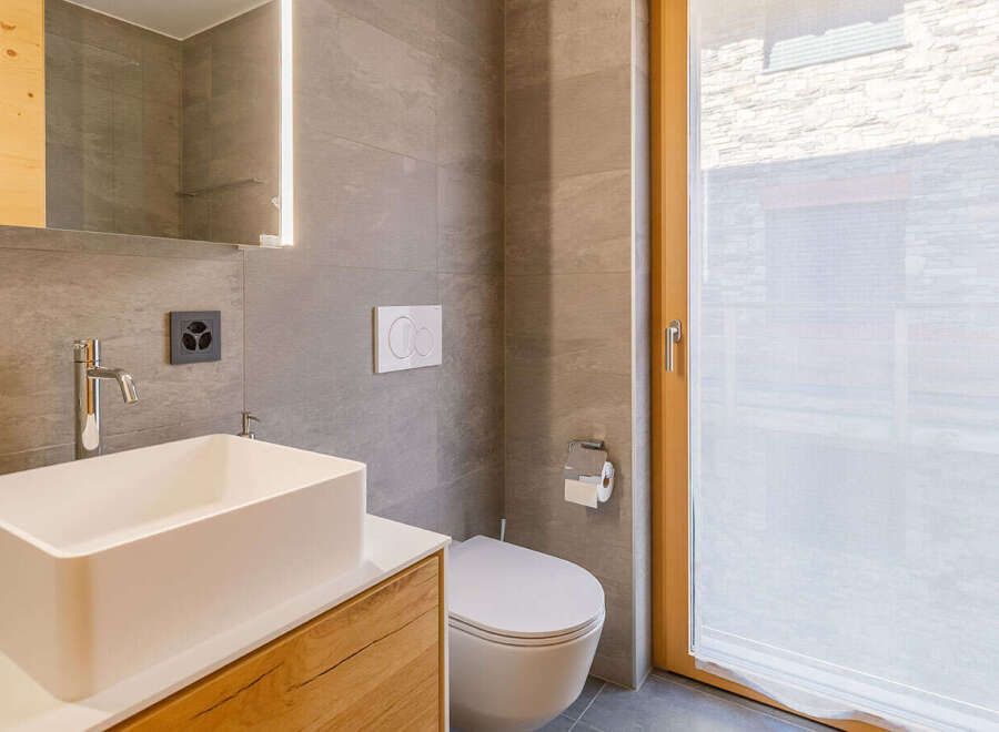 Discover a modern bathroom with sleek design.