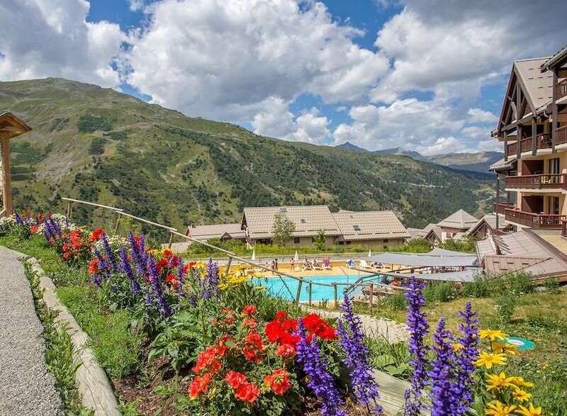 Nestled in the French Alps, this stunning resort boasts breathtaking mountain views and a sparkling outdoor pool.