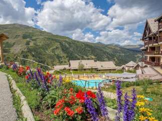 Nestled in the French Alps, this stunning resort boasts breathtaking mountain views and a sparkling outdoor pool.