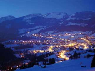 Discover the magic of a winter wonderland in this charming village nestled in the Swiss Alps.