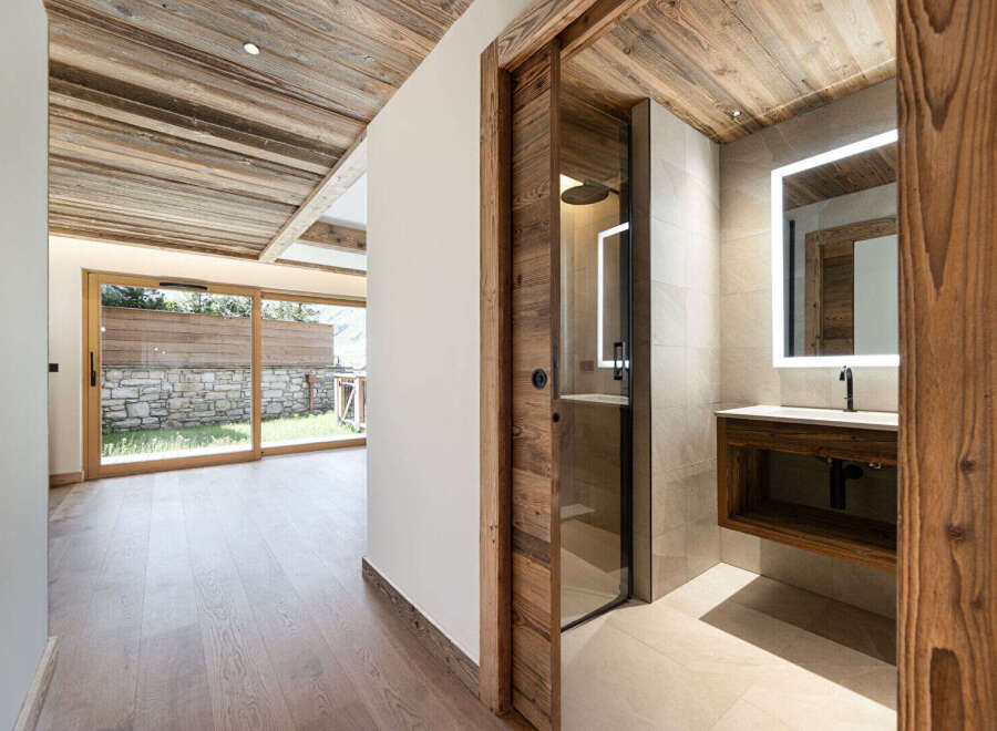 Experience rustic luxury in this stunning mountain retreat, featuring a masterfully crafted wooden ceiling and elegant interior design.