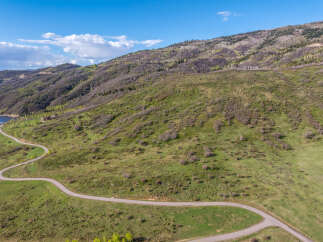 This stunning property boasts a picturesque setting nestled in the mountains, offering breathtaking views and a tranquil atmosphere.