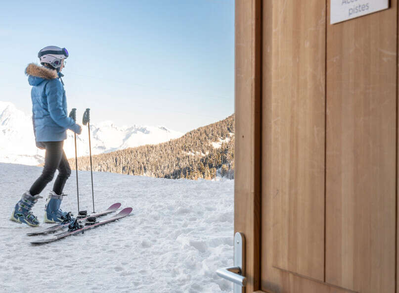 Step into a winter wonderland with this stunning property! Enjoy direct access to the ski slopes, perfect for avid skiers and snowboarders.