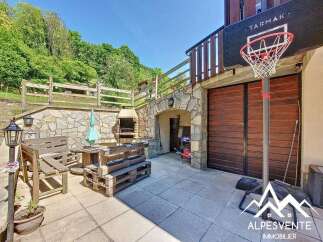 This charming property boasts a spacious outdoor area, perfect for entertaining.