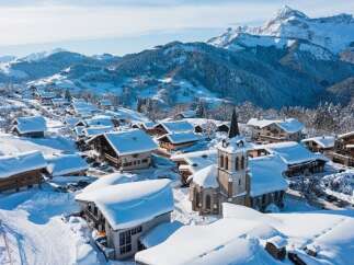 Nestled in a snow-covered mountain village, this charming property offers breathtaking views and a peaceful atmosphere.