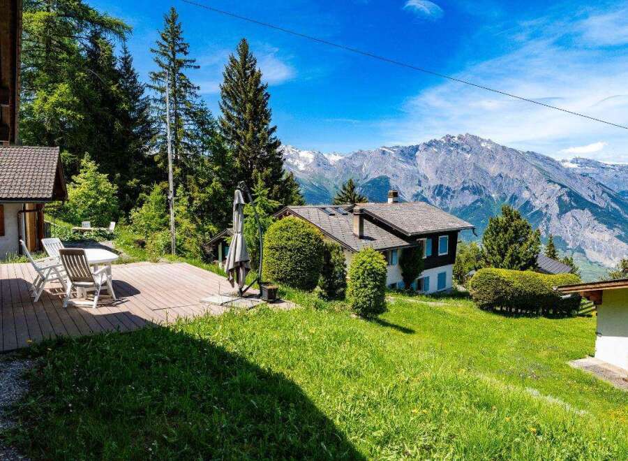 Escape to the mountains and enjoy this stunning property with breathtaking views.