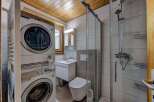 Discover a cozy bathroom with a modern touch.