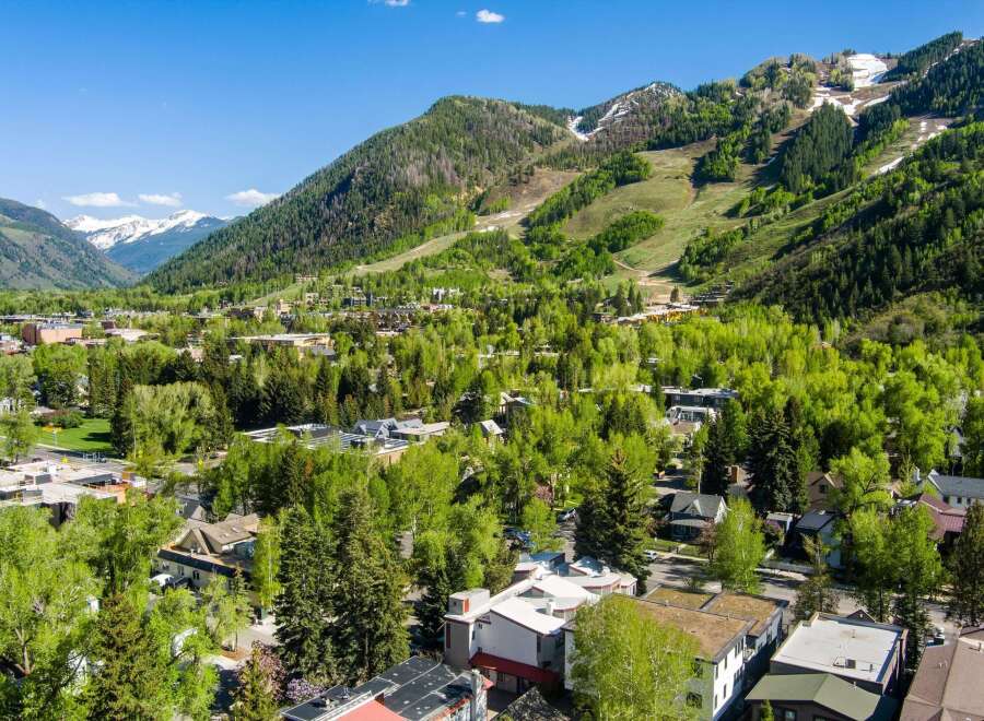 Nestled in the heart of Aspen, Colorado, this stunning property offers breathtaking mountain views and a prime location.