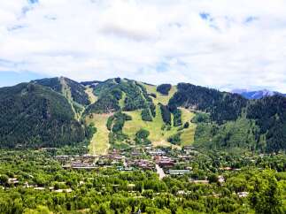 Nestled in the heart of Aspen, Colorado, this stunning property offers breathtaking views of the majestic mountains and the charming town below.