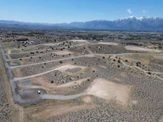 Discover the perfect blend of mountain views and desert serenity in this stunning property.