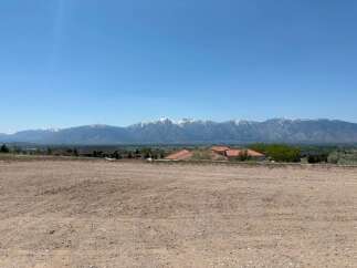 Mountain views and a spacious lot await in this stunning location.
