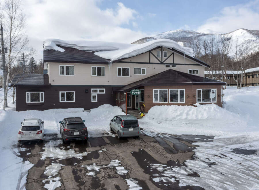 Nestled in a snowy mountain setting, this charming lodge offers comfortable accommodations and stunning views.